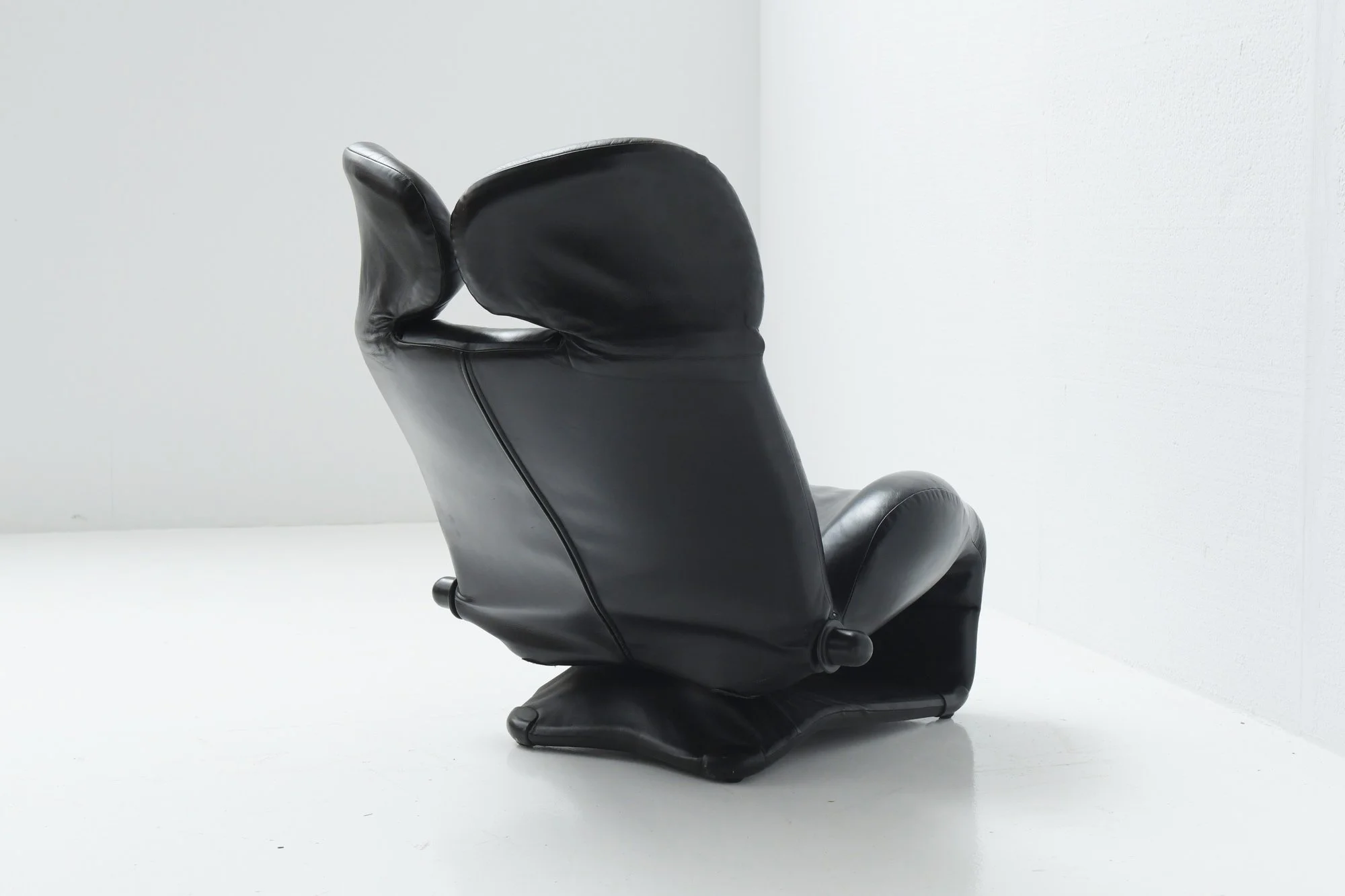 Cassina - MIKI Leather Cassina Wink Mickey Mouse Lounge Chair by Toshiyuki